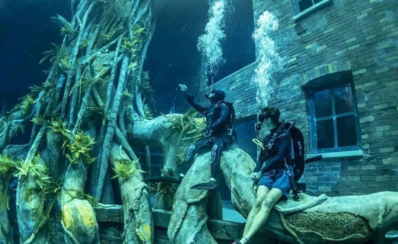 世界最深泳池，深入地下60米