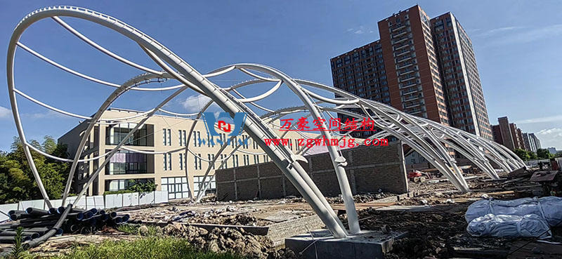 寧波諾丁漢大學(xué)室外運(yùn)動(dòng)場(chǎng)地改擴(kuò)建項(xiàng)目膜結(jié)構(gòu)工程鋼結(jié)構(gòu)已完成 寧波諾丁漢大學(xué)室外運(yùn)動(dòng)場(chǎng)地改擴(kuò)建項(xiàng)目膜結(jié)構(gòu)工程鋼結(jié)構(gòu)已完成