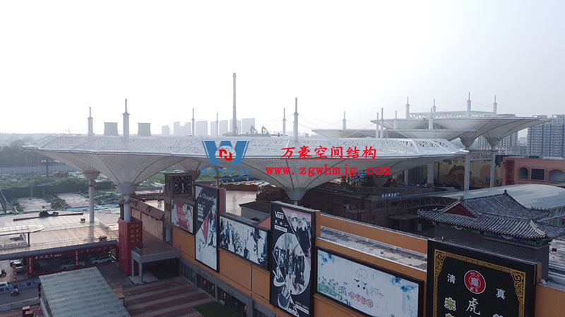 山東聊城萬達小鎮(zhèn)七彩祥云PTFE膜結構項目