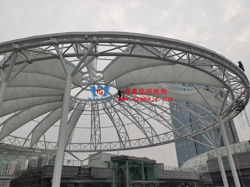 明宇廣場6號地塊商業(yè)（萬達廣場）改造項目鋼膜結(jié)構(gòu)ETFE蓋頂天幕工程