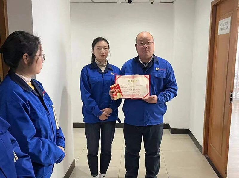 “一路堅(jiān)守·心手相牽”萬(wàn)豪晨會(huì)開啟一天的工作