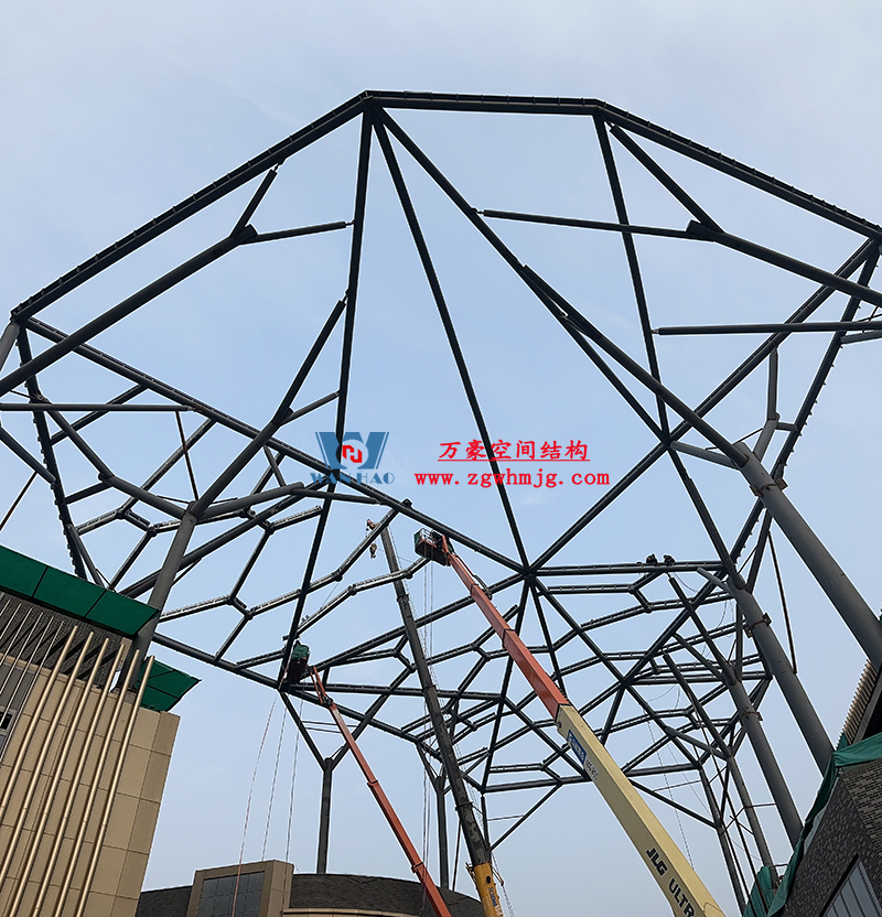 合肥文一塘溪津門天幕鋼結(jié)構(gòu)及ETFE氣枕膜工程鋼結(jié)構(gòu)吊裝中 合肥文一塘溪津門天幕鋼結(jié)構(gòu)及ETFE氣枕膜工程鋼結(jié)構(gòu)吊裝中