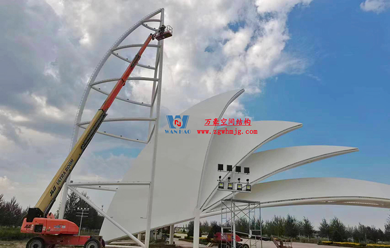 陜西定邊馬蓮灘沙漠公園鋼膜結(jié)構(gòu)工程“奮力快跑”，工程“進(jìn)度條”刷新了!