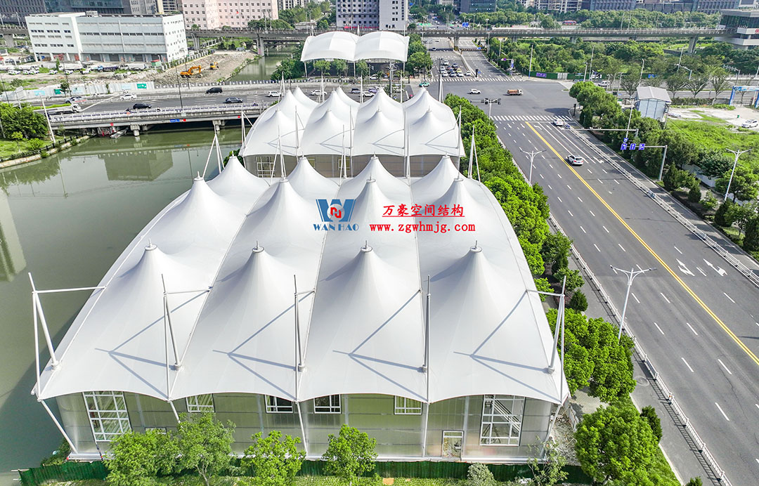 有骨骼、有皮膚的PTFE膜結(jié)構(gòu)建筑