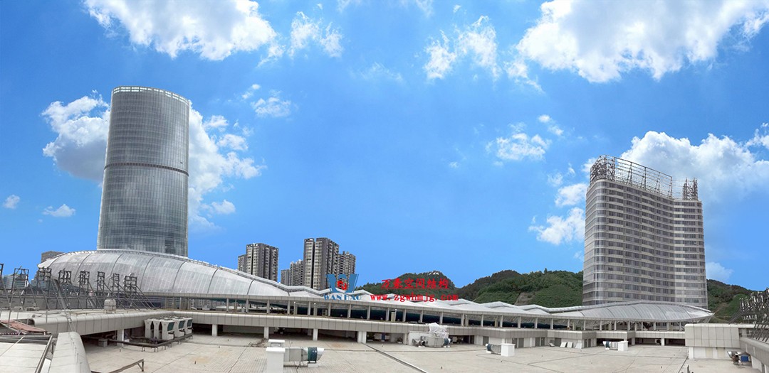 遵義高鐵新城上的一條鋼膜結(jié)構(gòu)“長(zhǎng)龍” 遵義高鐵新城上的一條鋼膜結(jié)構(gòu)“長(zhǎng)龍”