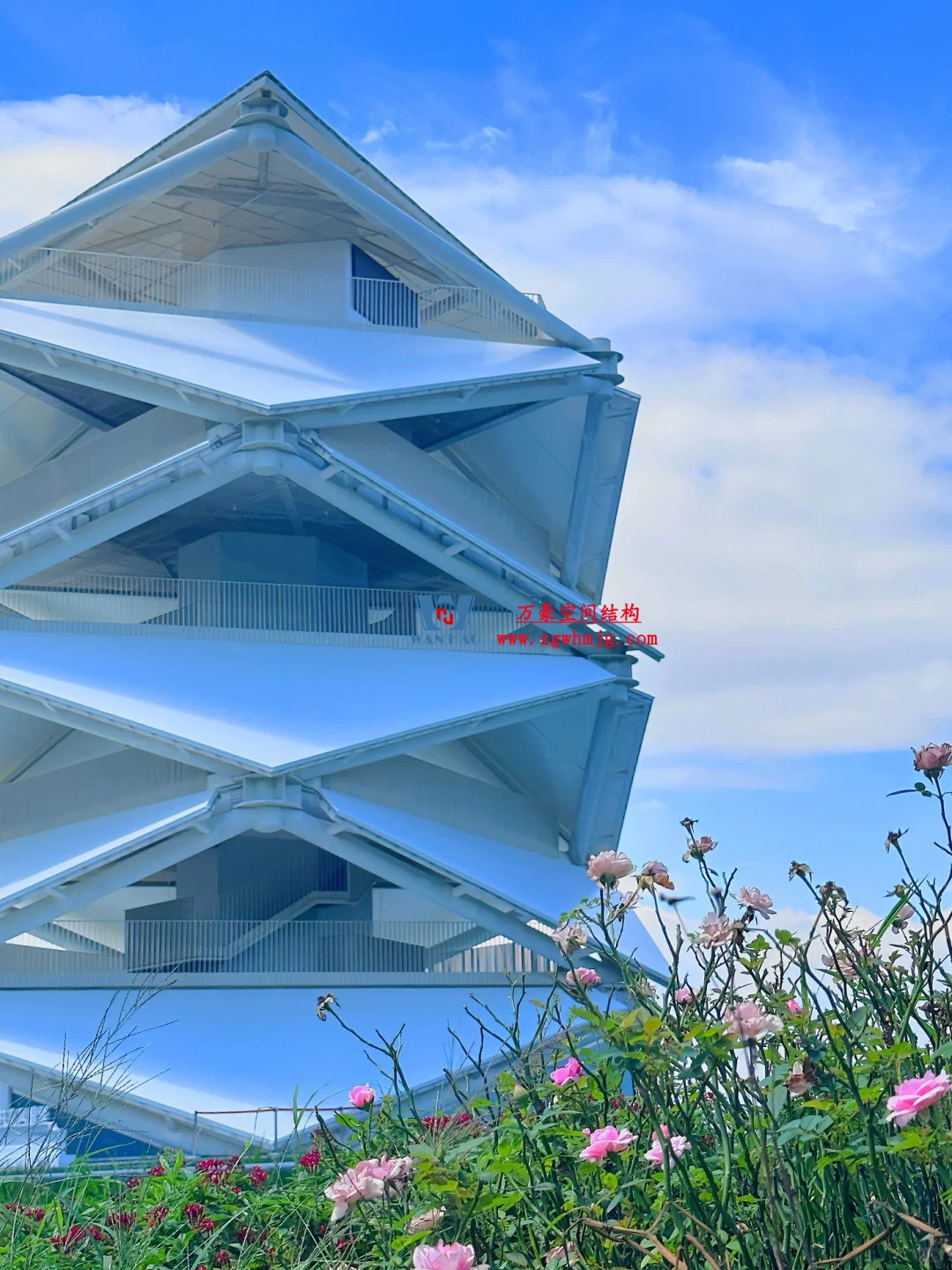 創(chuàng)意與藝術(shù)美感兼具的鋼膜結(jié)構(gòu)建筑 創(chuàng)意與藝術(shù)美感兼具的鋼膜結(jié)構(gòu)建筑