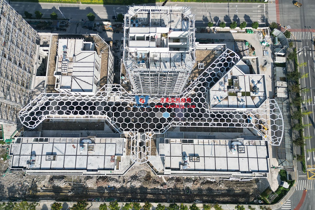 已完工，這個ETFE氣枕商業(yè)天幕閃亮登場！