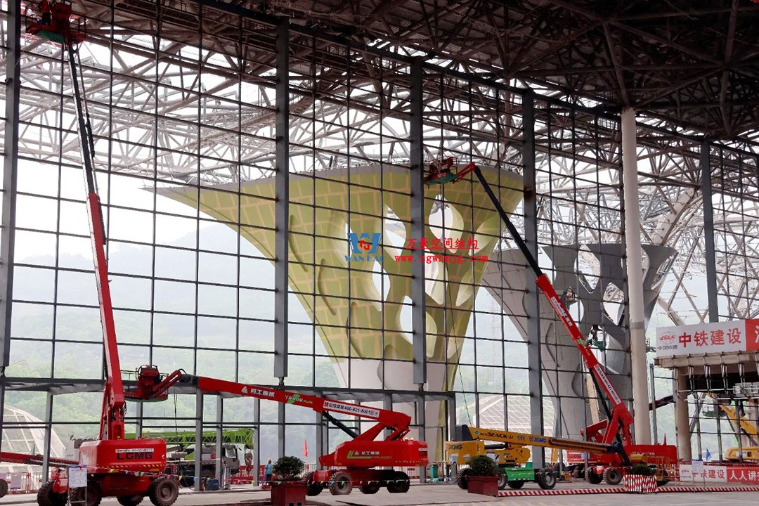 提檔提速，ETFE氣枕膜結(jié)構(gòu)天窗正在火熱施工安裝中