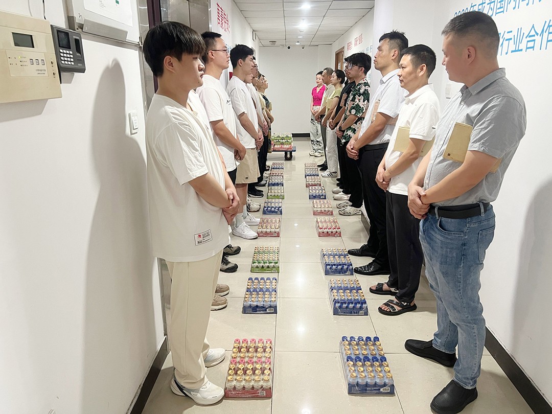 解暑“涼”方|萬豪開展“夏日送清涼”慰問活動(dòng) 解暑“涼”方|萬豪開展“夏日送清涼”慰問活動(dòng)