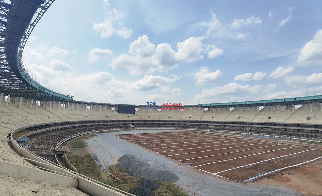 肯尼亞（非洲杯）足球體育場(chǎng)PTFE鋼膜結(jié)構(gòu)屋面火熱施工中