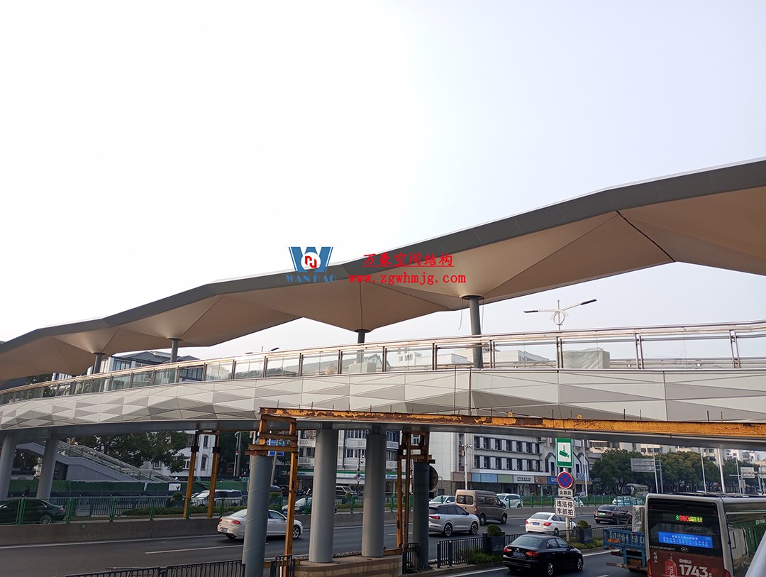 蘇州東環(huán)路人行天橋ptfe膜結(jié)構(gòu) 蘇州東環(huán)路人行天橋ptfe膜結(jié)構(gòu)
