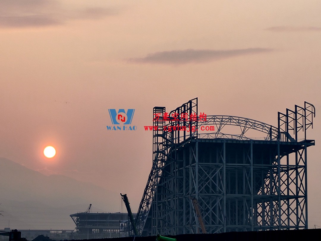 馭風(fēng)逐沙，織就賽道美學(xué)——比亞迪紹興嵊州賽車場(chǎng)干拔沙坡觀景平臺(tái)鋼膜結(jié)構(gòu)