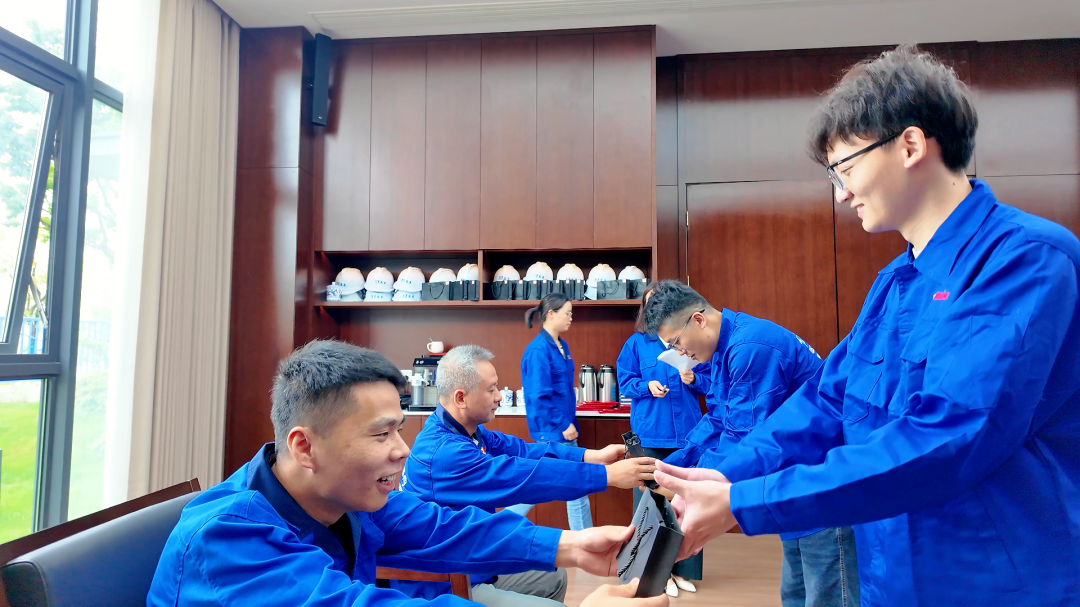 浙江萬豪空間結(jié)構(gòu)集團有限公司隆重舉行“匠心傳承·共筑未來”師徒大會！