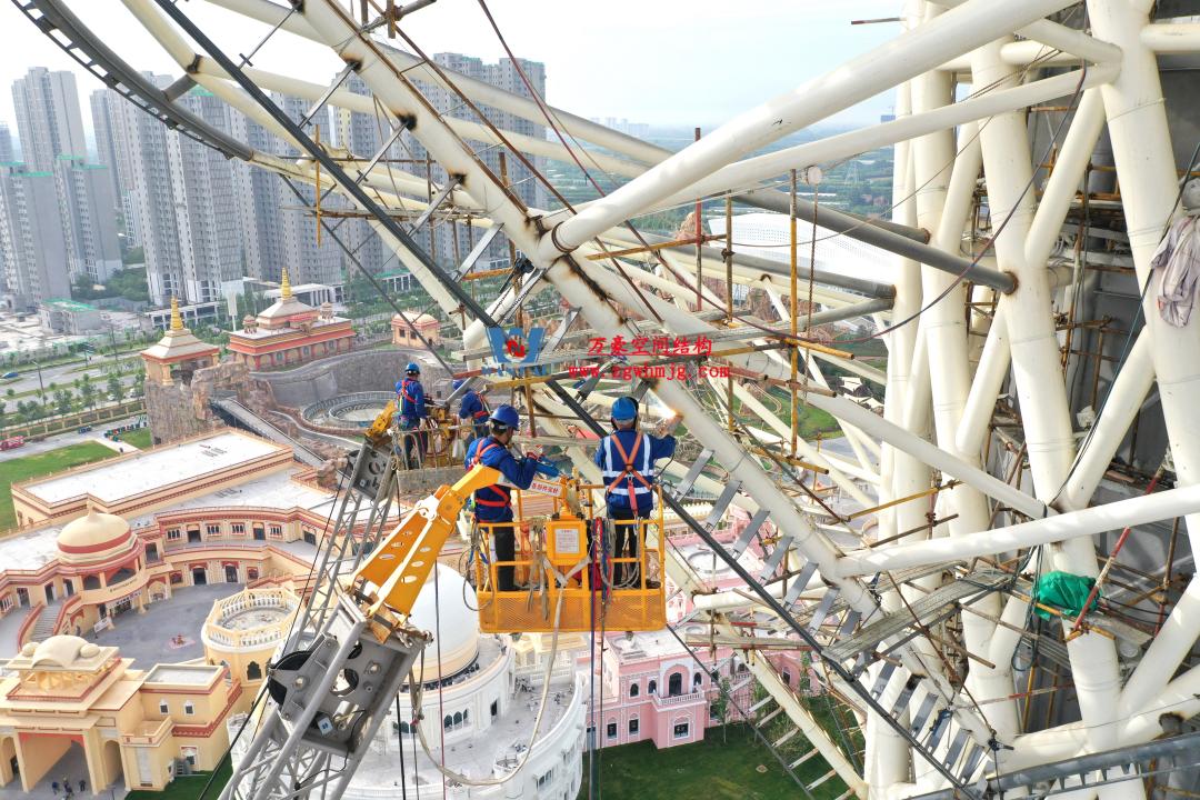 膜結(jié)構(gòu)體育場屋面安裝全解析：從技術(shù)要點(diǎn)到經(jīng)典案例