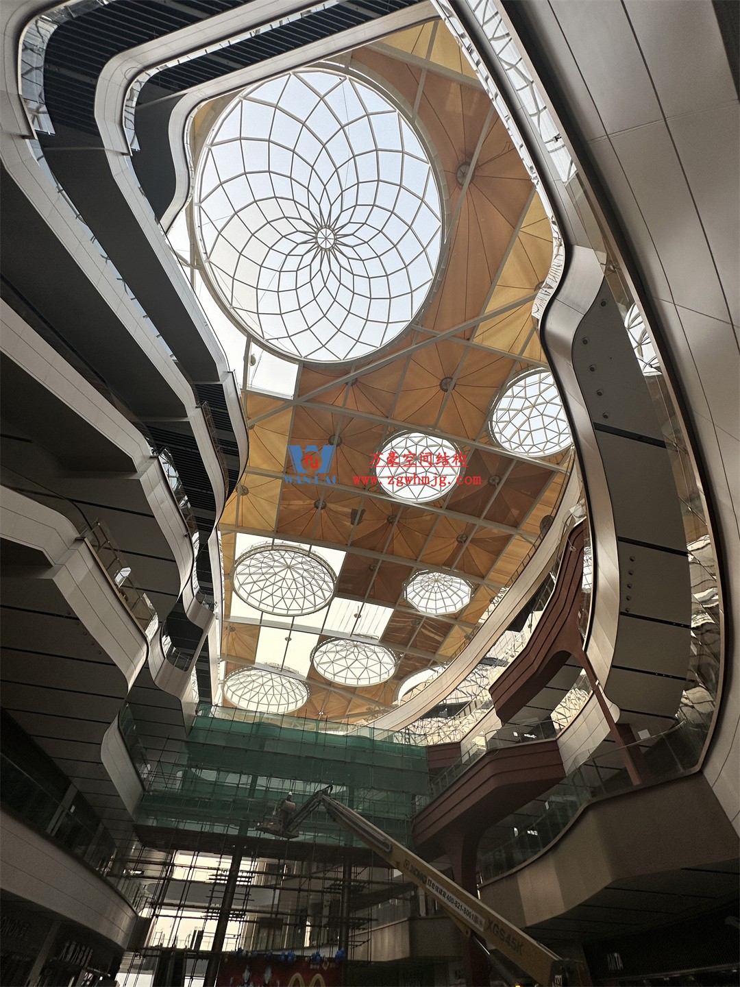 探索膜結(jié)構(gòu)在商業(yè)街區(qū)穹頂?shù)纳衿鎽?yīng)用 探索膜結(jié)構(gòu)在商業(yè)街區(qū)穹頂?shù)纳衿鎽?yīng)用