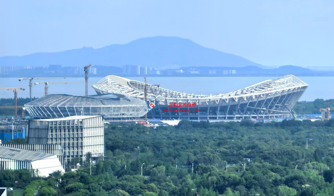 緊跟“蘇超熱浪”，火熱施工中，一只白鷺即將振翅高飛！