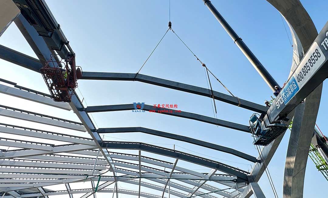 山東高端化工研究院下沉廣場天幕施工邁入關(guān)鍵階段 山東高端化工研究院下沉廣場天幕施工邁入關(guān)鍵階段