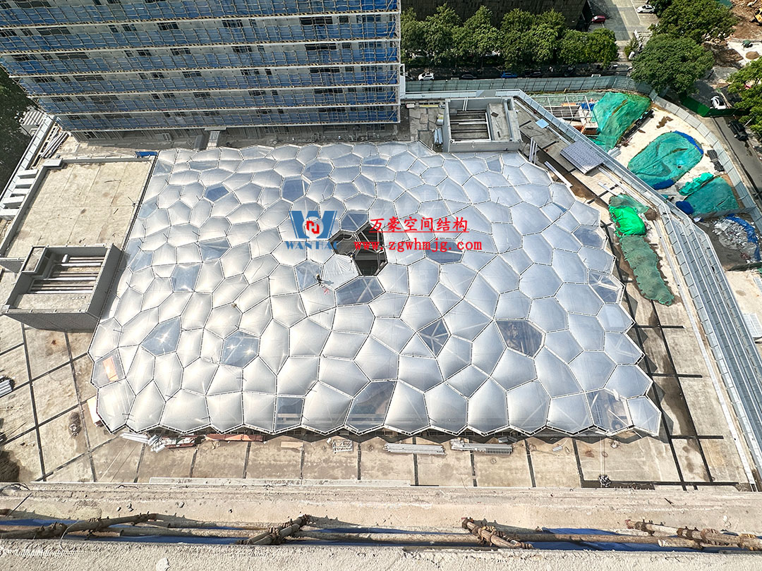 安吉縣昌碩小區(qū)地塊房產(chǎn)開發(fā)項(xiàng)目鋼結(jié)構(gòu)天幕工程