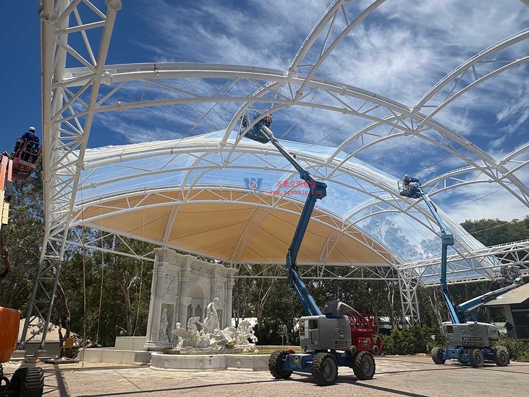 跨越山海的建筑新章！澳大利亞噴泉廣場(chǎng)天幕張拉正酣，雙膜科技賦能莊園建筑