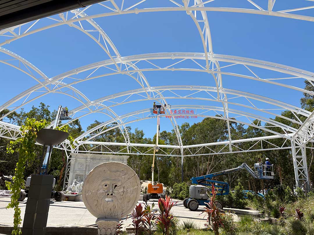 跨越山海的建筑新章！澳大利亞噴泉廣場(chǎng)天幕張拉正酣，雙膜科技賦能莊園建筑