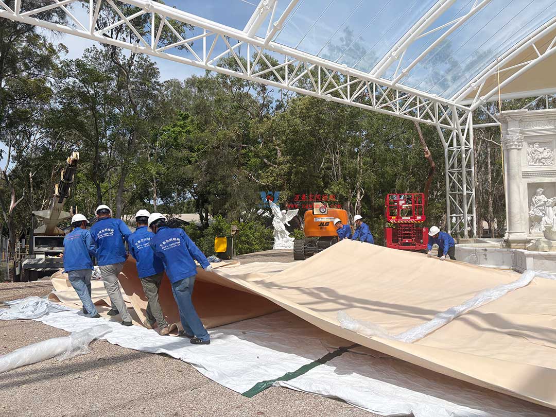 跨越山海的建筑新章！澳大利亞噴泉廣場(chǎng)天幕張拉正酣，雙膜科技賦能莊園建筑