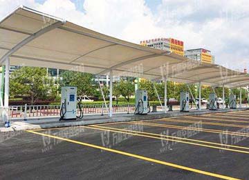 充電樁膜結(jié)構(gòu)車棚有什么特點(diǎn)？為何如此受歡迎？