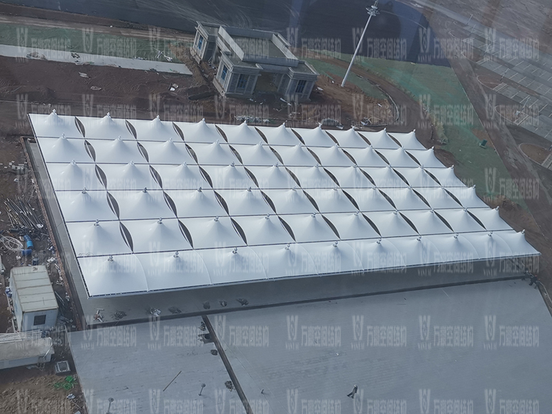 膜結(jié)構(gòu)與傳統(tǒng)結(jié)構(gòu)對(duì)比優(yōu)勢在哪？膜結(jié)構(gòu)建筑有哪些優(yōu)點(diǎn)？