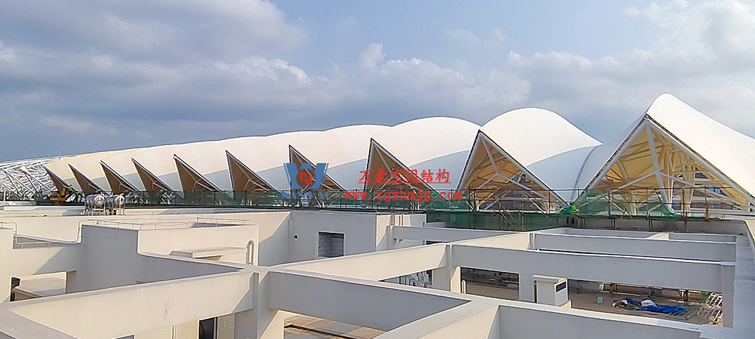 施工加速，這個PTFE膜結(jié)構(gòu)天幕即將完工！