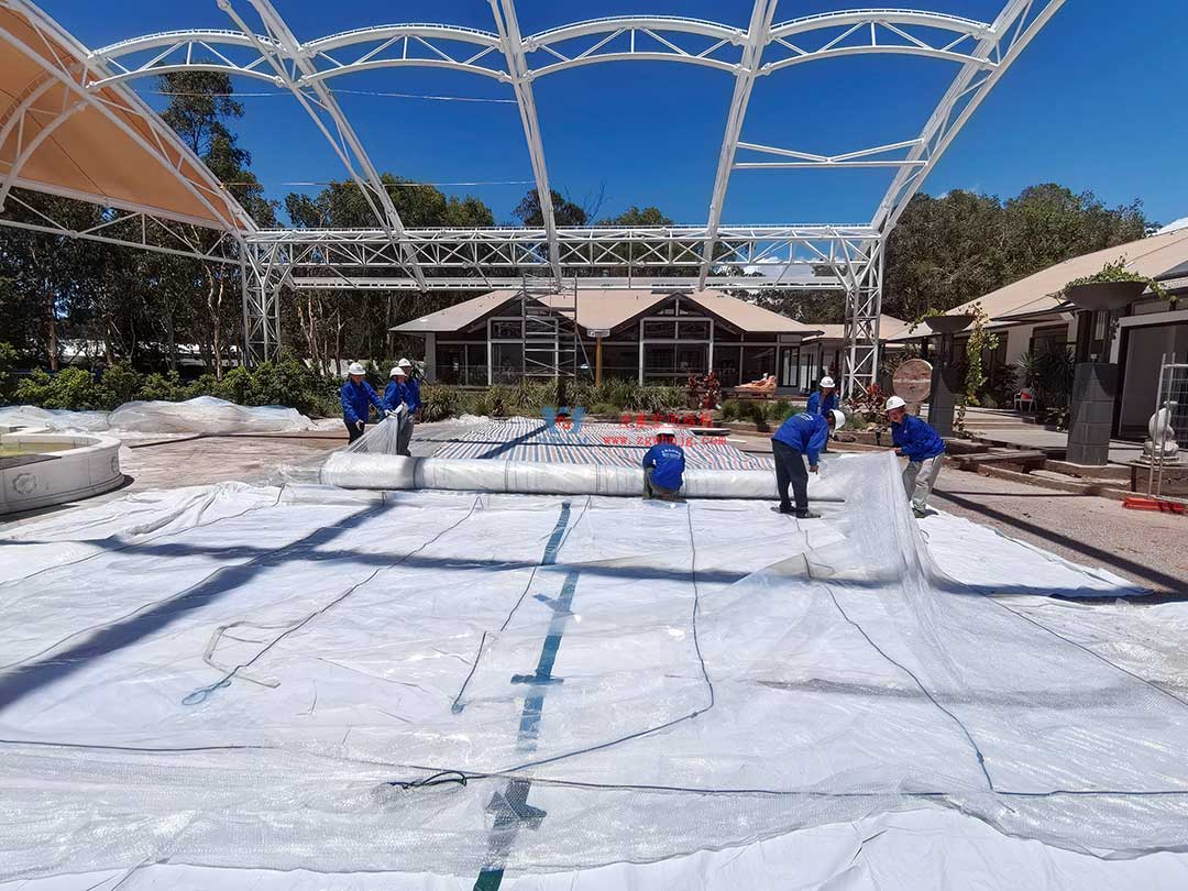 跨越山海的建筑新章！澳大利亞噴泉廣場天幕張拉正酣，雙膜科技賦能莊園建筑